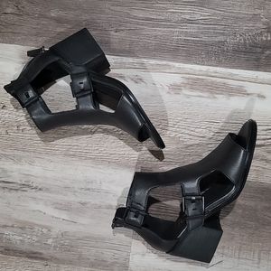 Nicole sandals